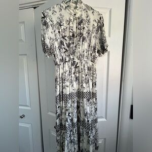 Beautiful flower pattern dress (M) 🌸